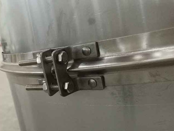 V形抱箍焊接风管-[大世界通风]致力于废气处理
